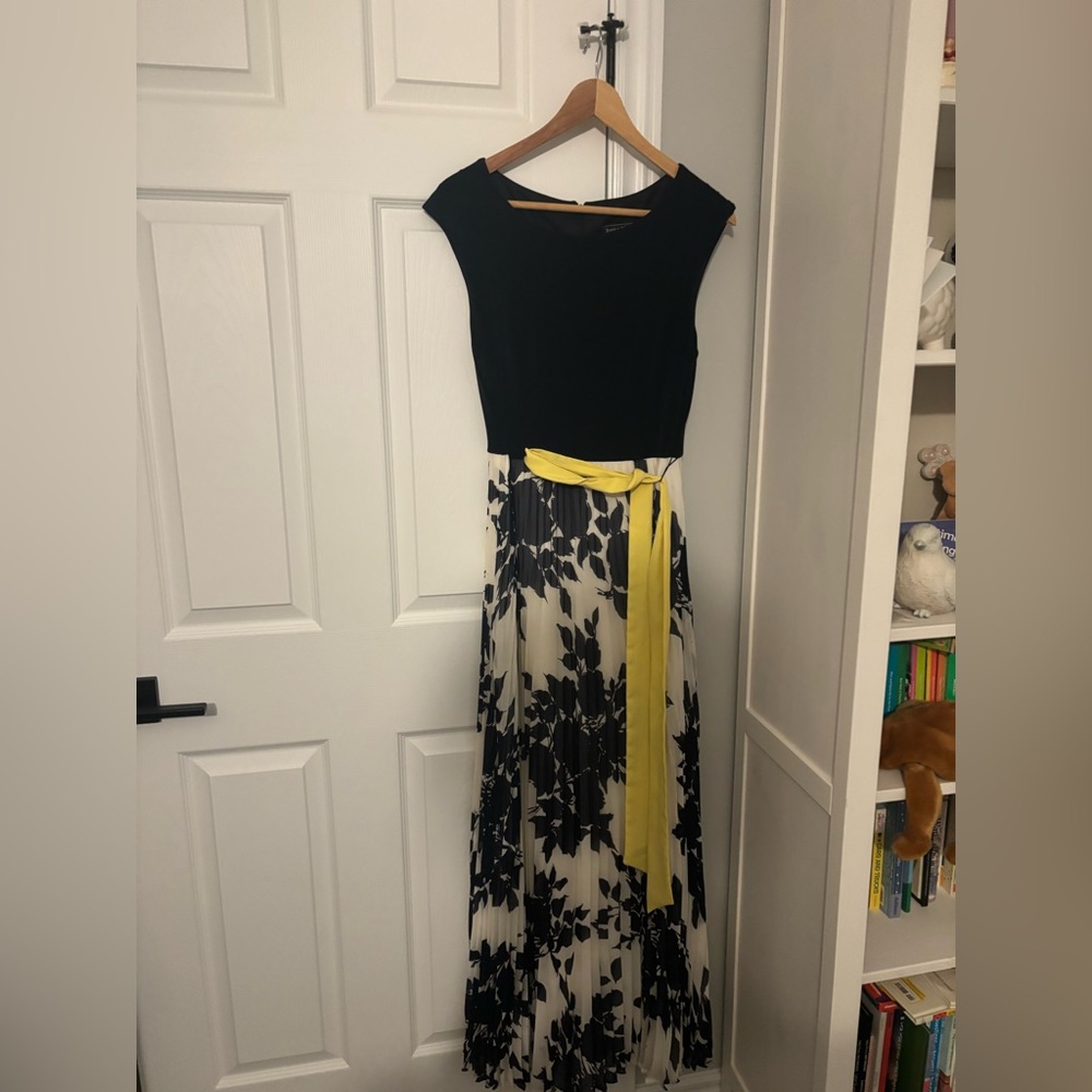 Elegant pleated special occasion dress size 6